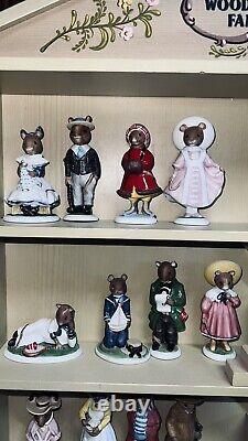 The Franklin Mint WOODMOUSE FAMILY 22 Porcelain Mouse Figures with Display Case