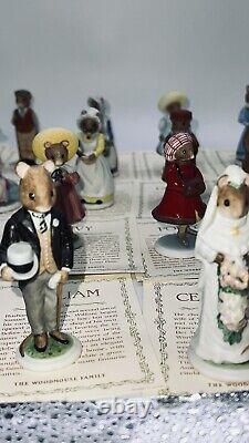 The Franklin Mint WOODMOUSE FAMILY 22 Porcelain Mouse Figures with Display Case