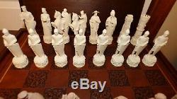 The Great Crusaders 32pc Delian Porcelain Chess Set