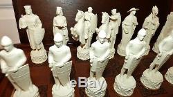 The Great Crusaders 32pc Delian Porcelain Chess Set