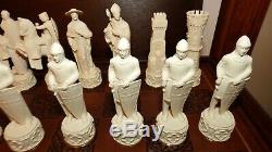 The Great Crusaders 32pc Delian Porcelain Chess Set