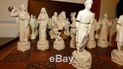 The Great Crusaders 32pc Delian Porcelain Chess Set