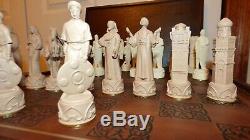 The Great Crusaders 32pc Delian Porcelain Chess Set