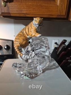 The Siberian Tiger Figurine with Lead Crystal Base 1995 Franklin Mint Great Cond