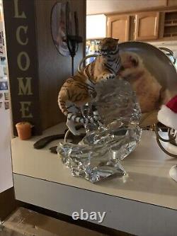 The Siberian Tiger Figurine with Lead Crystal Base 1995 Franklin Mint Great Cond