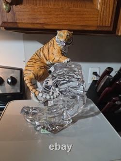 The Siberian Tiger Figurine with Lead Crystal Base 1995 Franklin Mint Great Cond