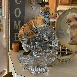 The Siberian Tiger Figurine with Lead Crystal Base 1995 Franklin Mint Great Cond