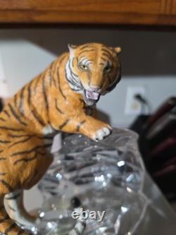 The Siberian Tiger Figurine with Lead Crystal Base 1995 Franklin Mint Great Cond