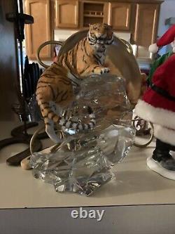 The Siberian Tiger Figurine with Lead Crystal Base 1995 Franklin Mint Great Cond