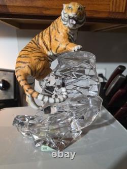 The Siberian Tiger Figurine with Lead Crystal Base 1995 Franklin Mint Great Cond