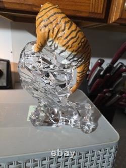 The Siberian Tiger Figurine with Lead Crystal Base 1995 Franklin Mint Great Cond