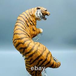 The Siberian Tiger Figurine with Lead Crystal Base 1995 Franklin Mint Great Cond