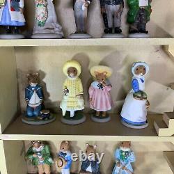 The Woodmouse Family 22 Porcelain Mice Figures Franklin Mint with Display Case