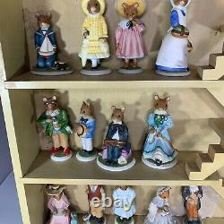 The Woodmouse Family 22 Porcelain Mice Figures Franklin Mint with Display Case