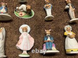 The Woodmouse Family 25 Porcelain Mice Figures Franklin Mint with Display Case