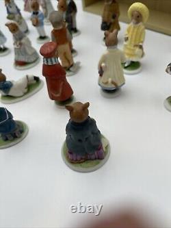 The Woodmouse Family Treehouse withfigured, Papers, Glass Complete Set of 25 1985
