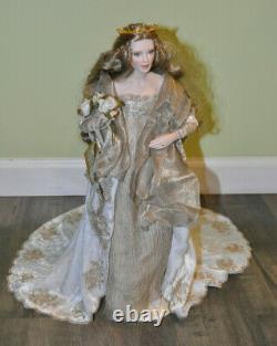 Very Rare Franklin Mint Guinevere Queen Of Camelot Porcelain Doll 18 with Accssry
