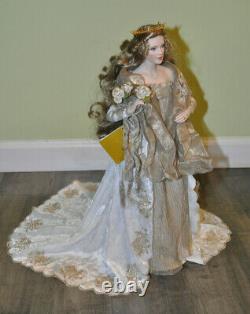 Very Rare Franklin Mint Guinevere Queen Of Camelot Porcelain Doll 18 with Accssry