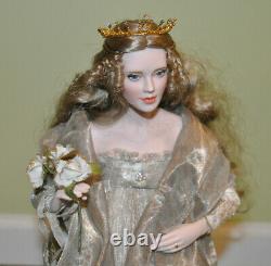 Very Rare Franklin Mint Guinevere Queen Of Camelot Porcelain Doll 18 with Accssry