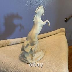 Vintage 1988 Franklin Mint Porcelain Battling Stallions Horses By Edward D. Hart