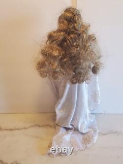 Vintage Franklin Mint Heirloom Guinevere Queen of Camelot Porcelain Doll 17 inch