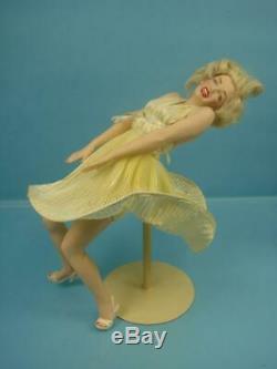 Vtg Marilyn Monroe Franklin Mint Porcelain Dolls & Framed Art Lot Collectibles