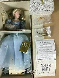 Walt Disney Sleeping Beauty Porcelain 21 Doll (1988) Franklin Mint