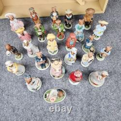 Woodmouse Family Franklin Mint Wooden House Shelf With Porcelain Figurines & Cards