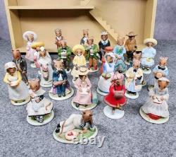 Woodmouse Family Franklin Mint Wooden House Shelf With Porcelain Figurines & Cards