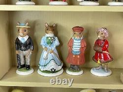 Woodmouse Family Set 25 Figurines with Wood Tree House Display Franklin Mint
